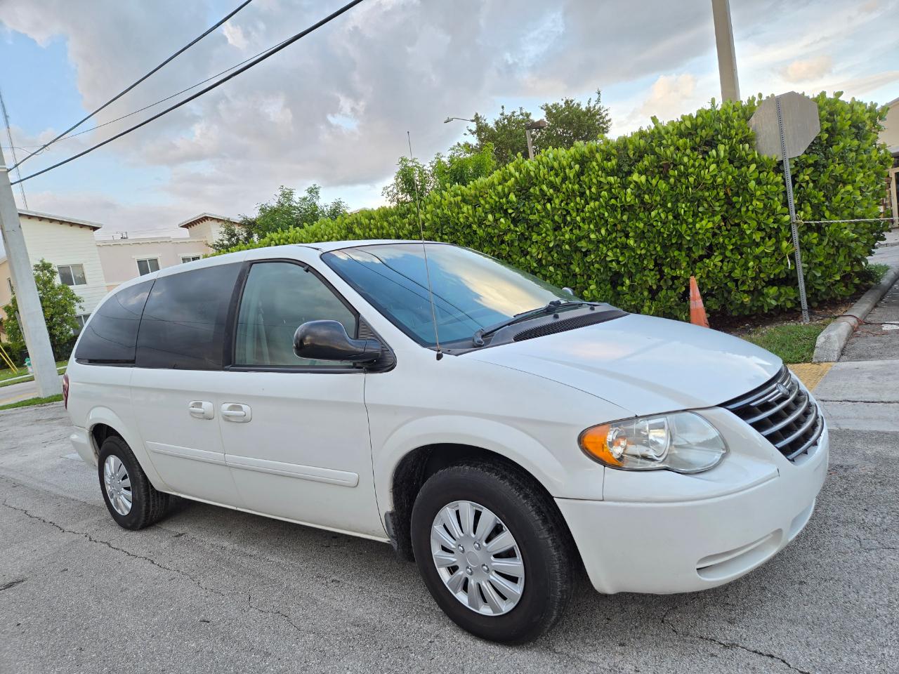 2005 Chrysler Town & Country LX
