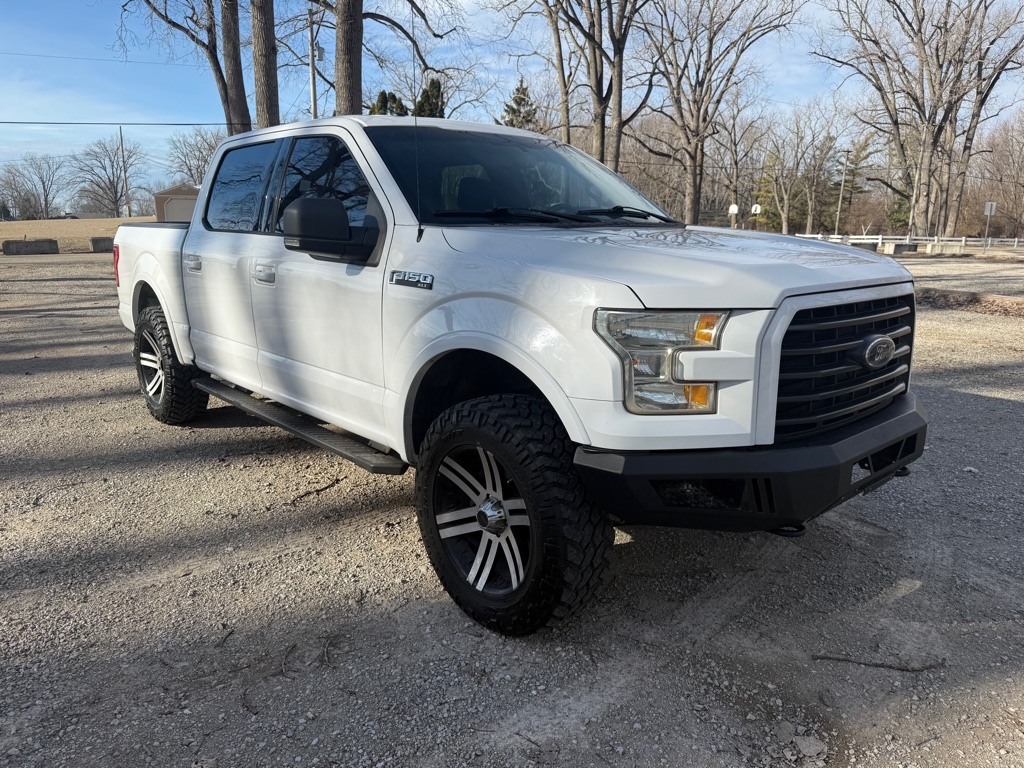 Ford F-150 XLT SuperCrew Short Bed 4WD 2015