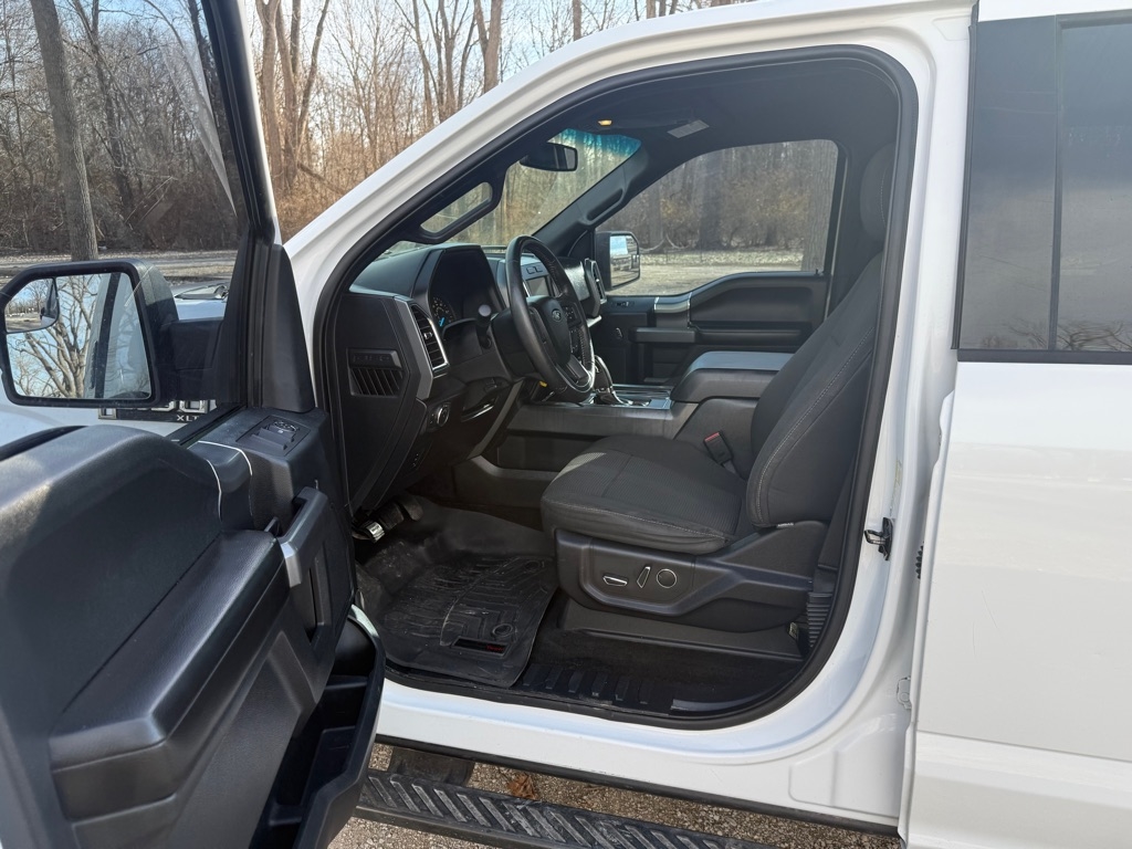 Ford F-150 XLT SuperCrew Short Bed 4WD 2015
