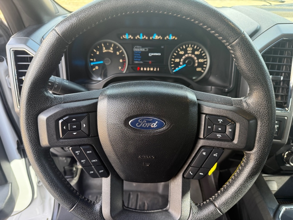 Ford F-150 XLT SuperCrew Short Bed 4WD 2015