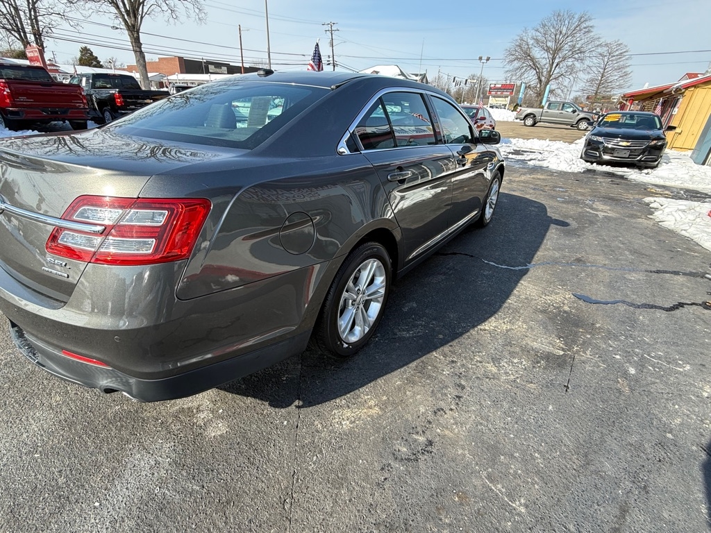 Ford Taurus  2015