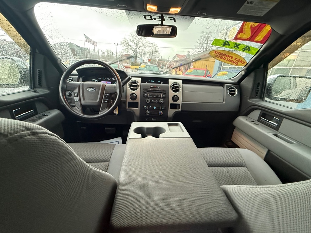 Ford F-150 XL SuperCrew 5.5-ft. Bed 4WD 2012