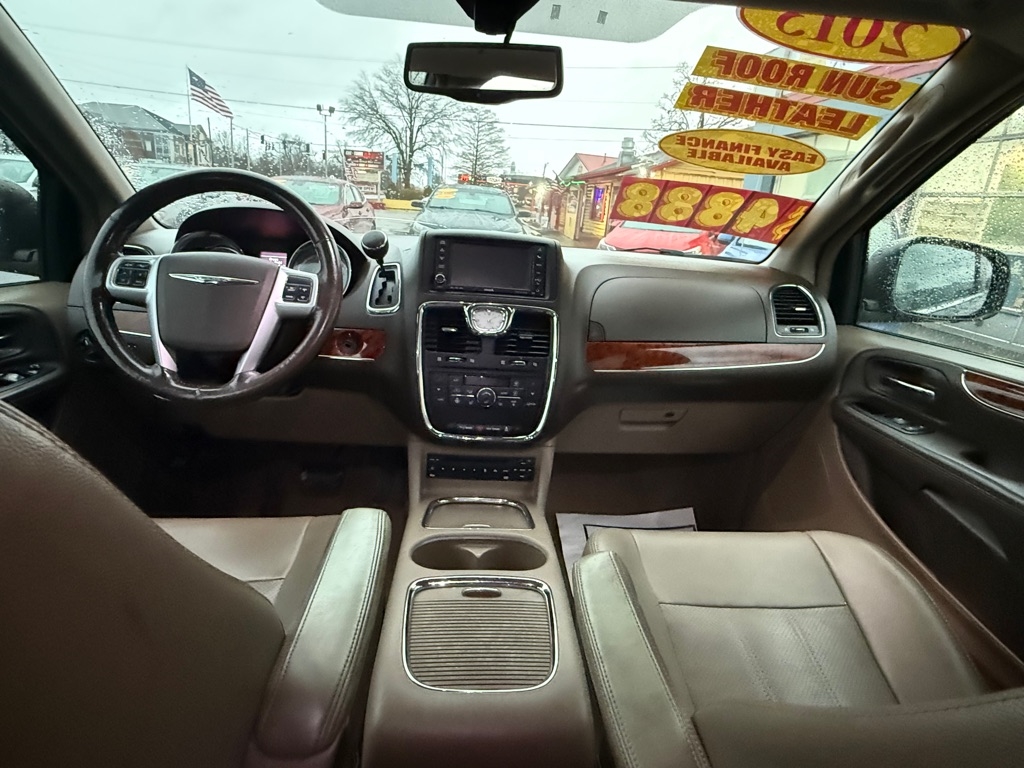 Chrysler Town & Country Touring-L 2013