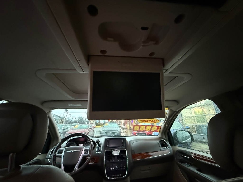 Chrysler Town & Country Touring-L 2013