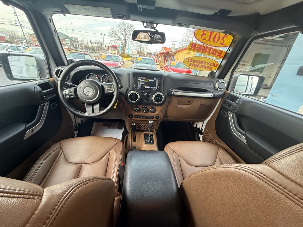 Jeep Wrangler Unlimited Sahara 4WD 2013