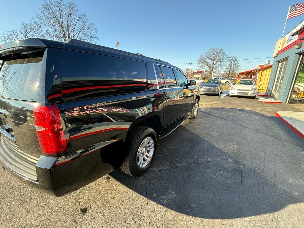 Chevrolet Suburban LT 4WD 2017
