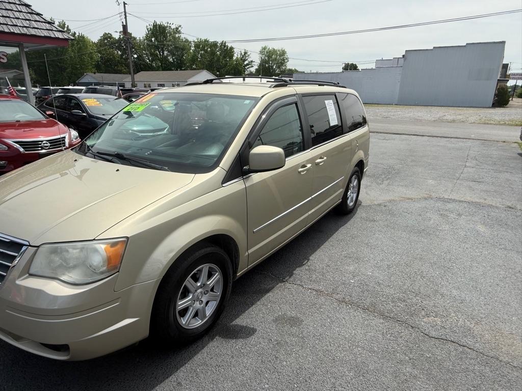 Chrysler Town & Country Touring Plus 2010