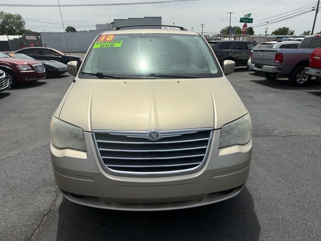 Chrysler Town & Country Touring Plus 2010