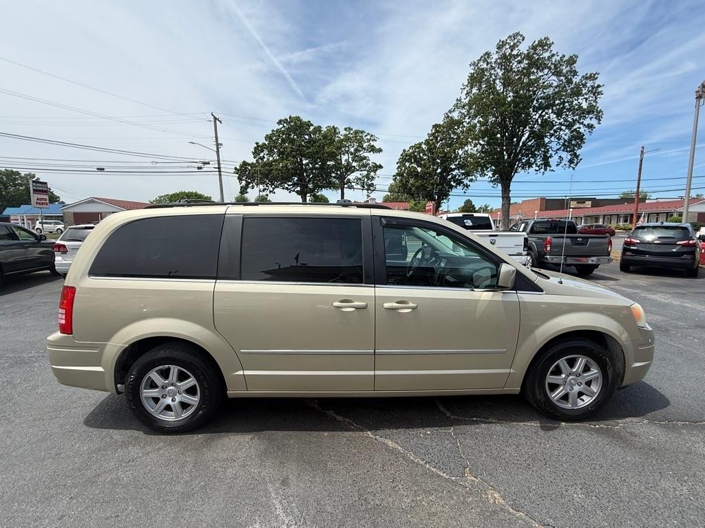 Chrysler Town & Country Touring Plus 2010