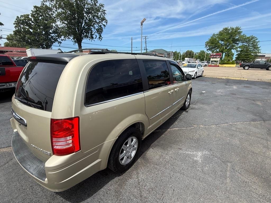 Chrysler Town & Country Touring Plus 2010