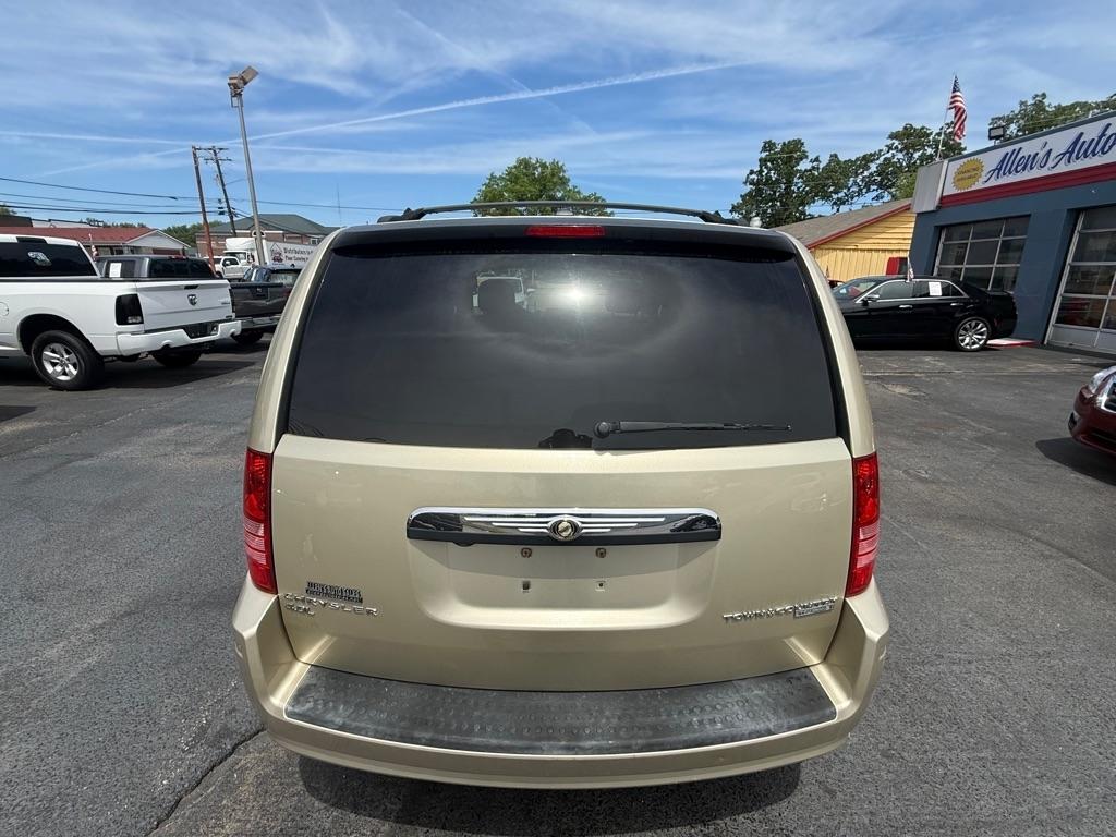 Chrysler Town & Country Touring Plus 2010