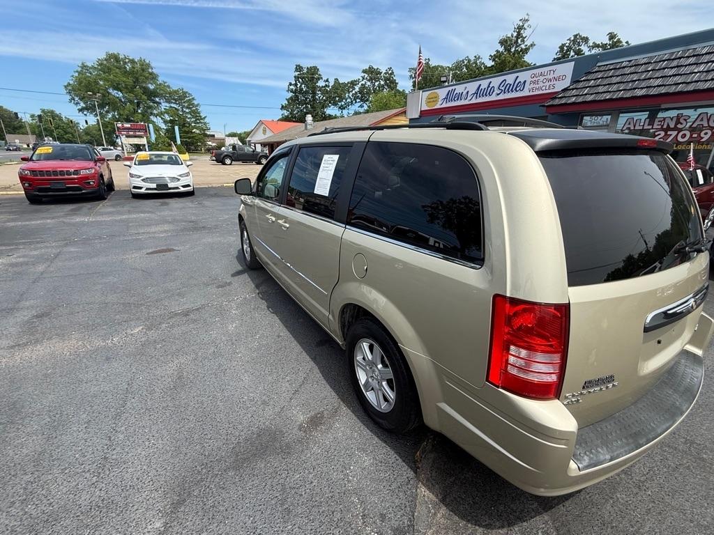 Chrysler Town & Country Touring Plus 2010