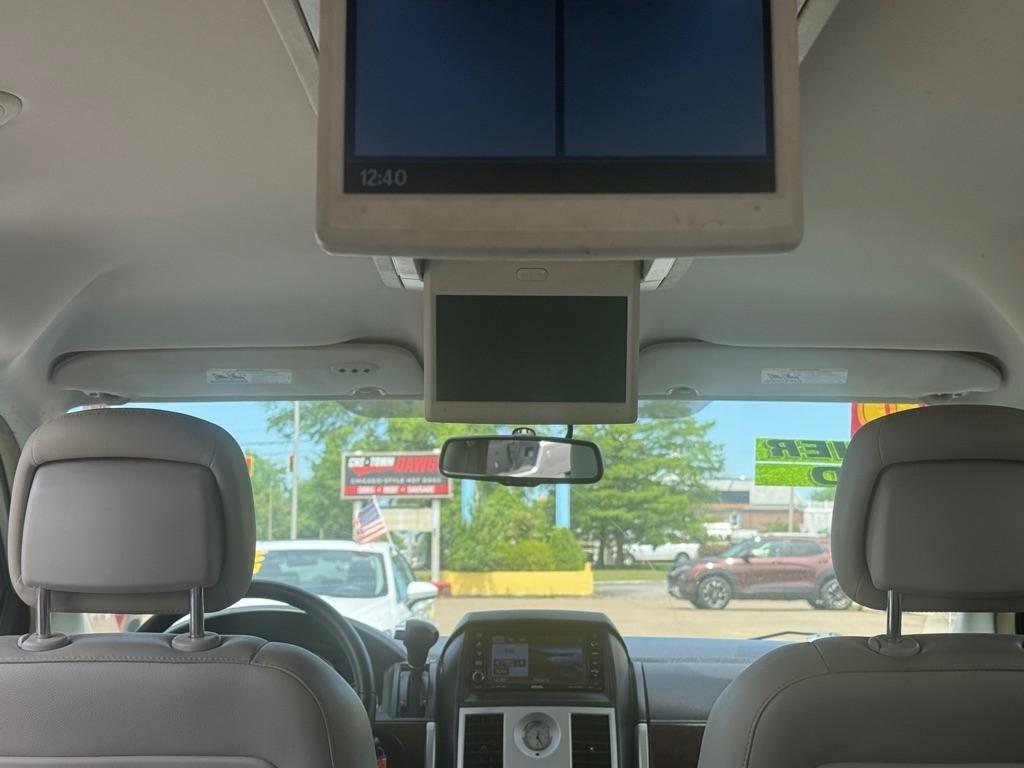 Chrysler Town & Country Touring Plus 2010