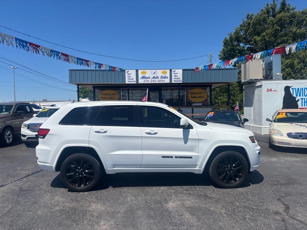 Jeep Grand Cherokee Laredo 4WD 2020