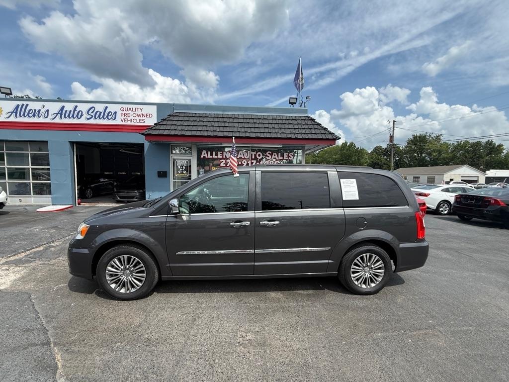 2016 Chrysler Town & Country Touring-L