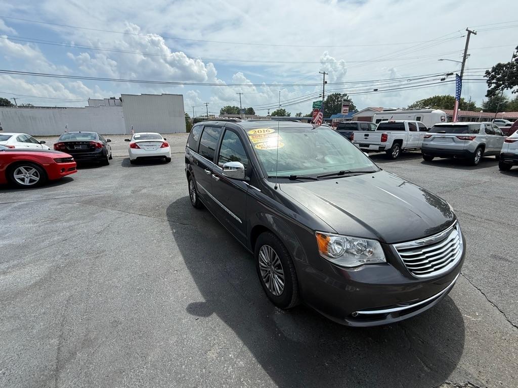 Chrysler Town & Country Touring-L 2016
