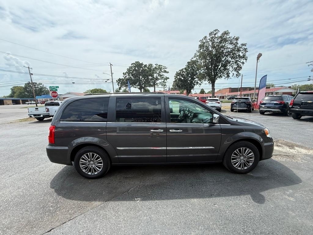 Chrysler Town & Country Touring-L 2016
