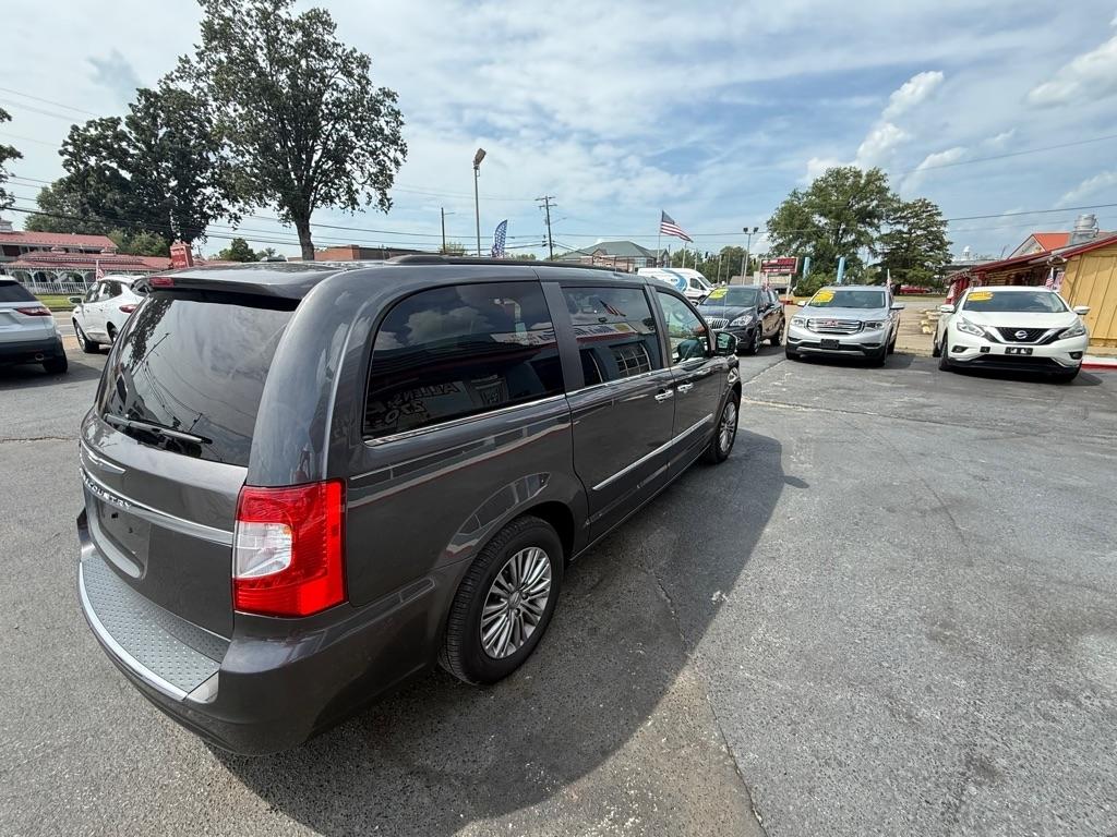 Chrysler Town & Country Touring-L 2016