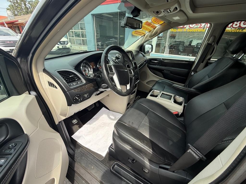 Chrysler Town & Country Touring-L 2016
