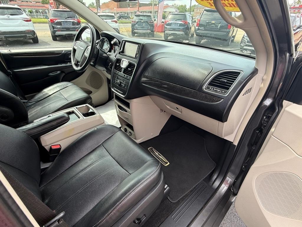 Chrysler Town & Country Touring-L 2016