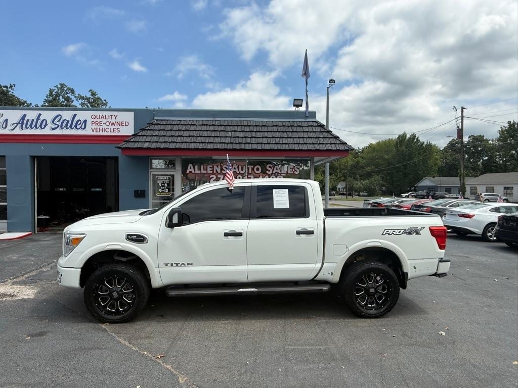 2017 Nissan Titan SV Crew Cab 4WD