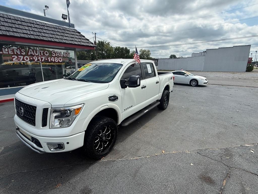 Nissan Titan SV Crew Cab 4WD 2017