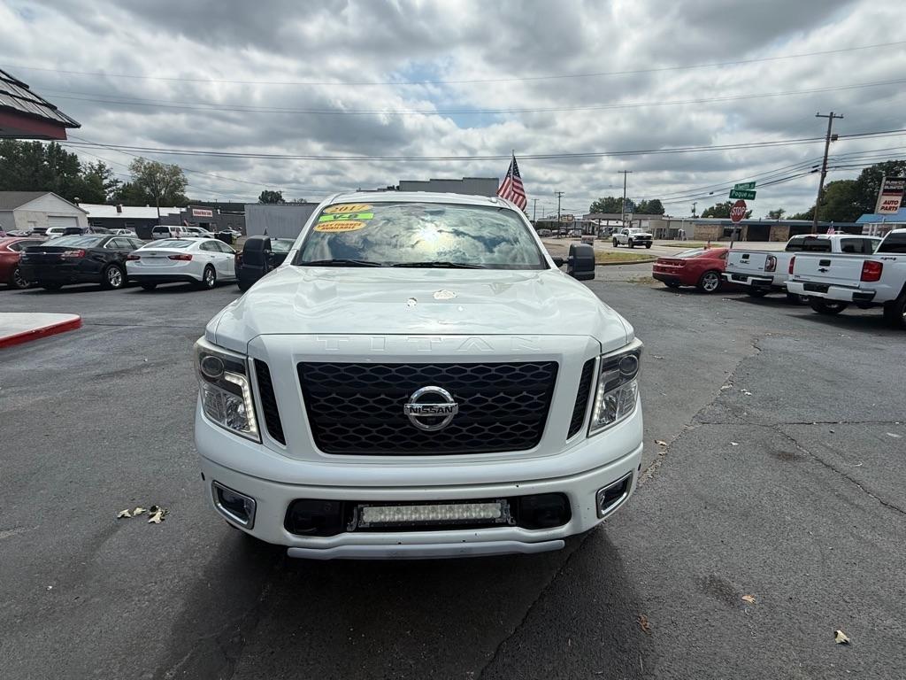 Nissan Titan SV Crew Cab 4WD 2017