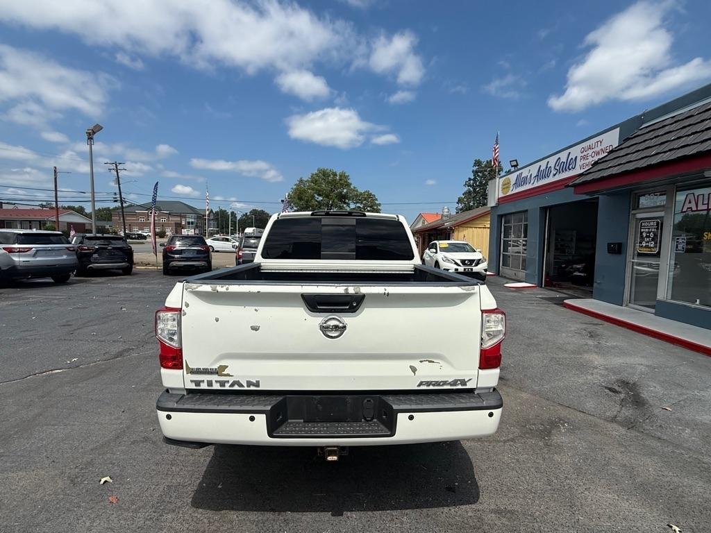 Nissan Titan SV Crew Cab 4WD 2017