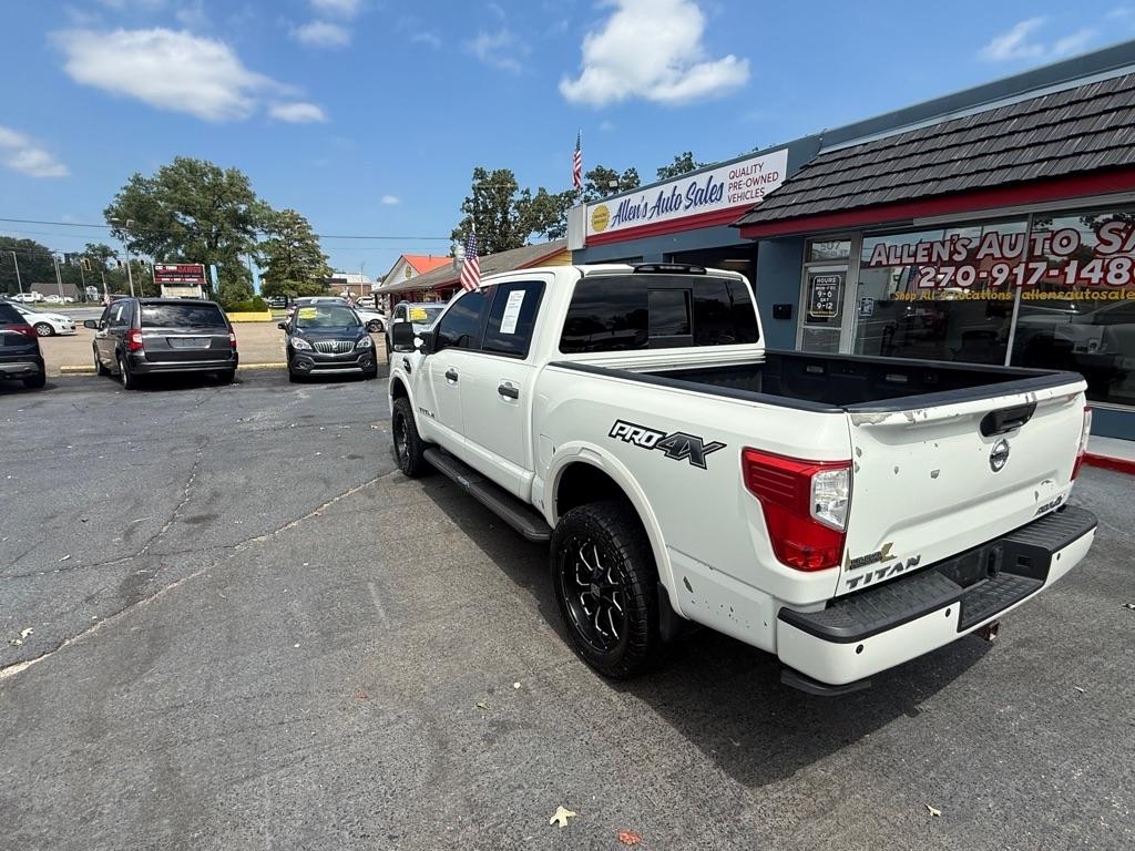 Nissan Titan SV Crew Cab 4WD 2017