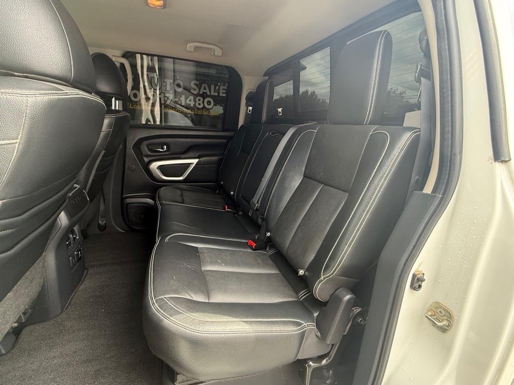 Nissan Titan SV Crew Cab 4WD 2017