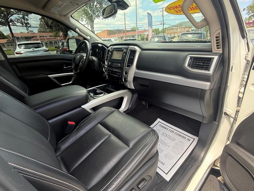 Nissan Titan SV Crew Cab 4WD 2017