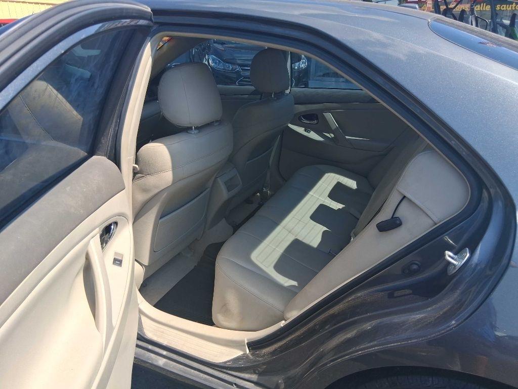 Toyota Camry Base 6-Spd AT 2011
