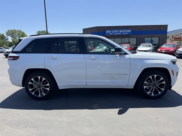 Jeep Grand Cherokee Overland 4x4 2022 Jeep Grand Cherokee Overland 4x4 2022