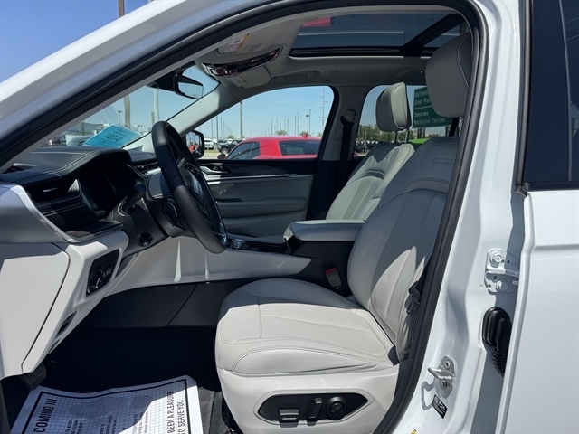 Jeep Grand Cherokee Overland 4x4 2022 Jeep Grand Cherokee Overland 4x4 2022