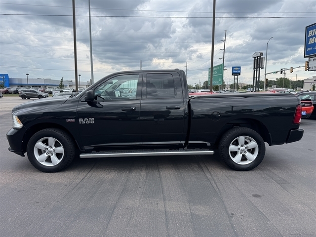 RAM 1500 4WD Quad Cab 140.5" Express 2016 RAM 1500 4WD Quad Cab 140.5" Express 2016