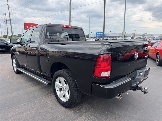 RAM 1500 4WD Quad Cab 140.5" Express 2016 RAM 1500 4WD Quad Cab 140.5" Express 2016