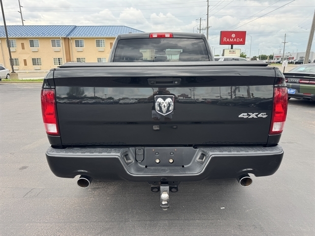 RAM 1500 4WD Quad Cab 140.5" Express 2016 RAM 1500 4WD Quad Cab 140.5" Express 2016