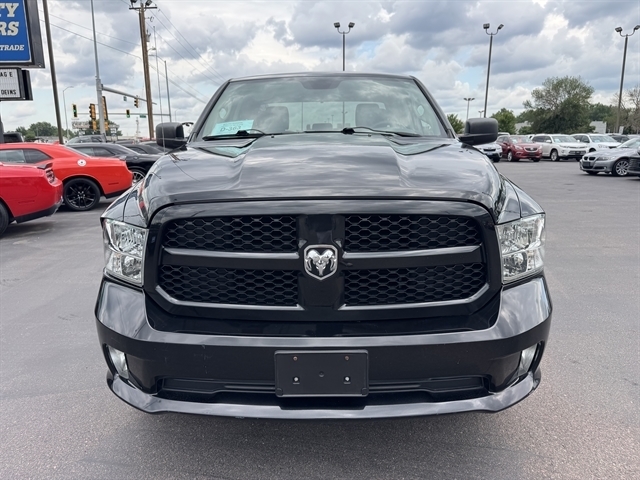 RAM 1500 4WD Quad Cab 140.5" Express 2016 RAM 1500 4WD Quad Cab 140.5" Express 2016