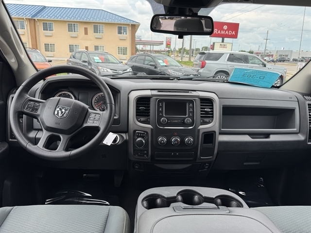 RAM 1500 4WD Quad Cab 140.5" Express 2016 RAM 1500 4WD Quad Cab 140.5" Express 2016