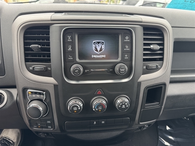 RAM 1500 4WD Quad Cab 140.5" Express 2016 RAM 1500 4WD Quad Cab 140.5" Express 2016