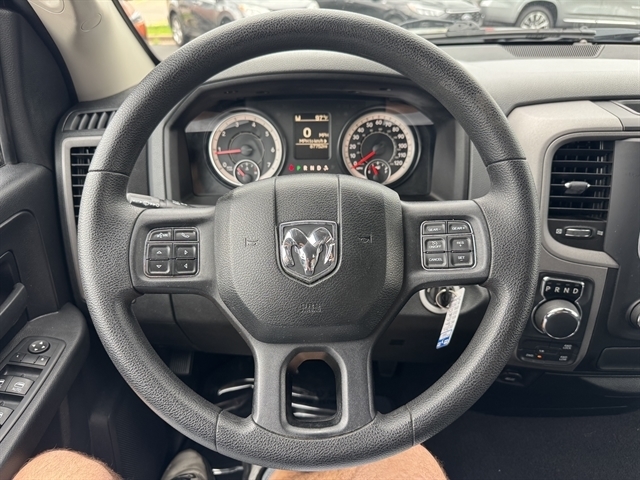 RAM 1500 4WD Quad Cab 140.5" Express 2016 RAM 1500 4WD Quad Cab 140.5" Express 2016