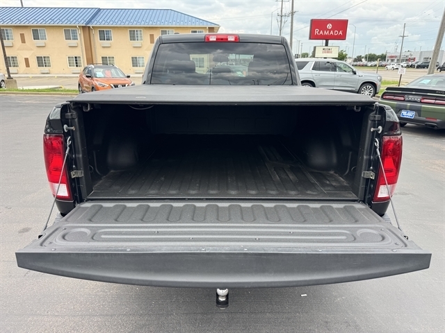 RAM 1500 4WD Quad Cab 140.5" Express 2016 RAM 1500 4WD Quad Cab 140.5" Express 2016