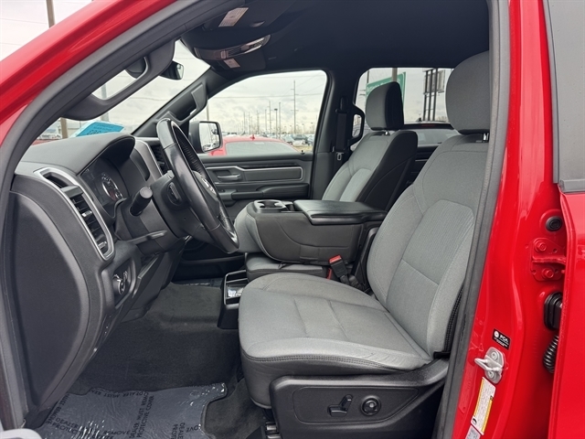 RAM 1500 Big Horn 4x4 Crew Cab 6'4" Box 2021 RAM 1500 Big Horn 4x4 Crew Cab 6'4" Box 2021