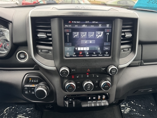 RAM 1500 Big Horn 4x4 Crew Cab 6'4" Box 2021 RAM 1500 Big Horn 4x4 Crew Cab 6'4" Box 2021