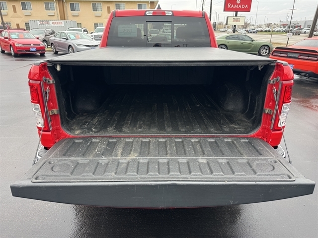 RAM 1500 Big Horn 4x4 Crew Cab 6'4" Box 2021 RAM 1500 Big Horn 4x4 Crew Cab 6'4" Box 2021
