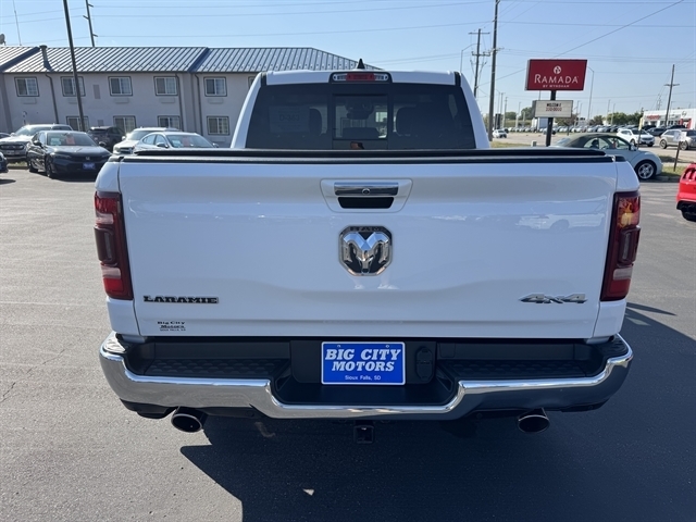 RAM 1500 Laramie 4x4 Crew Cab 5'7" Box 2022 RAM 1500 Laramie 4x4 Crew Cab 5'7" Box 2022