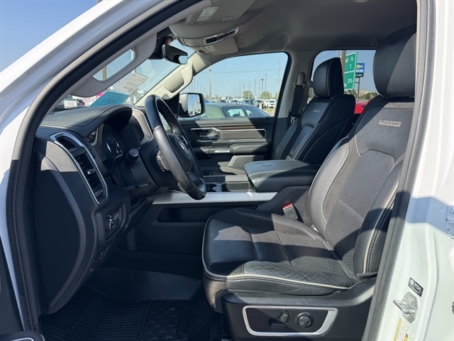 RAM 1500 Laramie 4x4 Crew Cab 5'7" Box 2022 RAM 1500 Laramie 4x4 Crew Cab 5'7" Box 2022