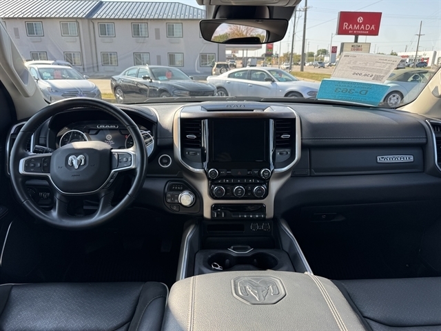 RAM 1500 Laramie 4x4 Crew Cab 5'7" Box 2022 RAM 1500 Laramie 4x4 Crew Cab 5'7" Box 2022