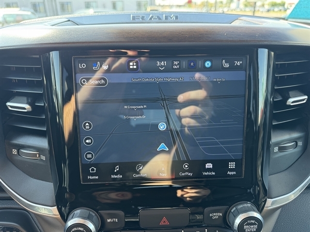 RAM 1500 Laramie 4x4 Crew Cab 5'7" Box 2022 RAM 1500 Laramie 4x4 Crew Cab 5'7" Box 2022