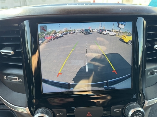 RAM 1500 Laramie 4x4 Crew Cab 5'7" Box 2022 RAM 1500 Laramie 4x4 Crew Cab 5'7" Box 2022